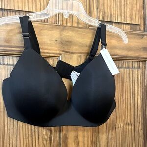 NWT Victoria Secret Lightly Lined Wireless T-Shirt Bra Smooth Black